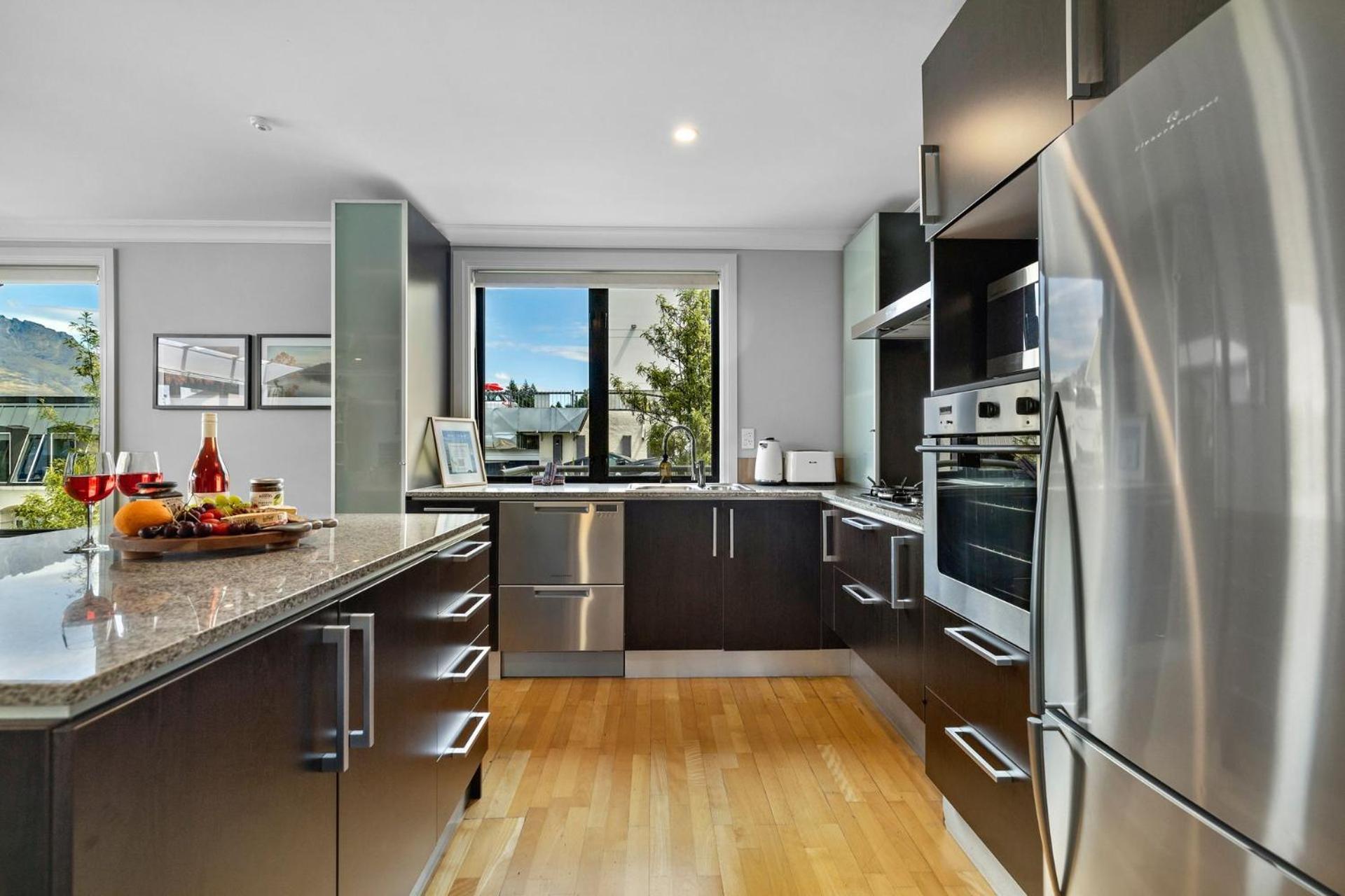 Lakefront Luxury 912 The Beacon 3 Bedroom Куийнстаун Екстериор снимка