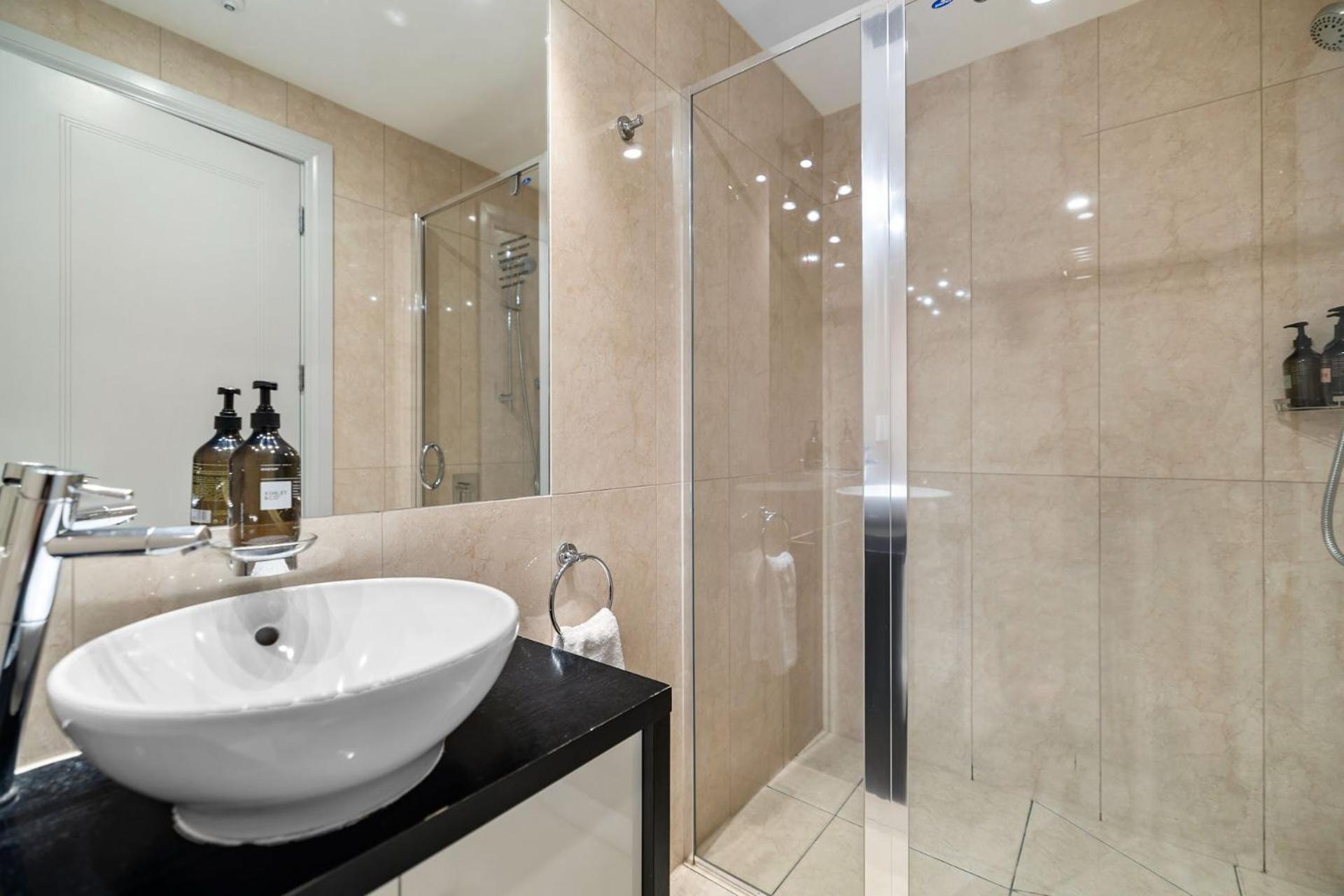 Lakefront Luxury 912 The Beacon 3 Bedroom Куийнстаун Екстериор снимка